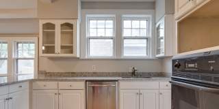 Charming 3BR/1B Conveniently Located Near Rhodes College! Gallery 8