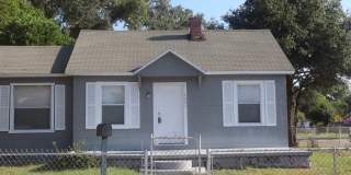 Newly Remodeled! Beautiful 2 bedroom/ 1 bath home / Laundry Room / Car Port Gallery 1
