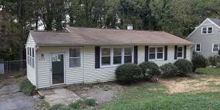 Charming and Cozy 3-Bedroom Racnh Home in Prime Raleigh Location with FENCED BACKYARD!! Gallery 1