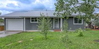 Single Family 2BR/2BTH Close to Town! Gallery 1