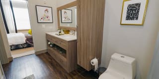 Met on 7th Gallery 43