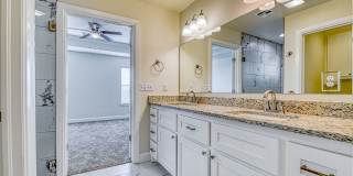Four bedroom in Stone Lake! Gallery 37