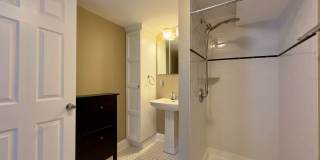 Spacious 4-Bedroom Single Family House in Baltimore Gallery 9