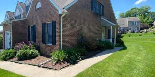 Beautiful 3 BR End Unit Townhouse in Summit Hills! Gallery 1