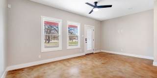 1910 E Houston St - BLDG.4 Gallery 15