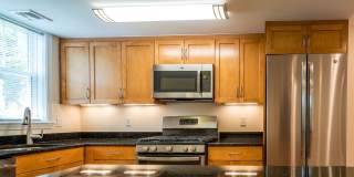 GREAT 2Br/1Bth available NOW. Heat/Hot Water included in rent! Gallery 1