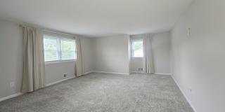 Welcome to this 4 bedroom 2 Bull Bathroom home with a Garage Gallery 10