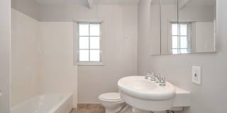 Beautiful Newly Renovated 3 Bed - 1 Bath Pet Friendly Home in Bountiful! Available NOW! Gallery 11