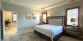 86 Meander Gallery 17