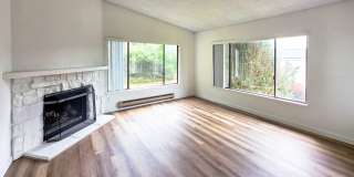 Charming, bright and peaceful condo close to ferries and shopping in Kingston! Charming, bright and peaceful condo close to ferries and shopping in Kingston! Gallery 10