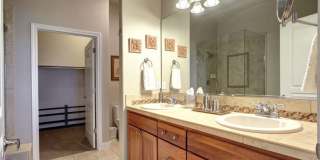 Spacious 3 BDR Townhome on Golf Course Gallery 26