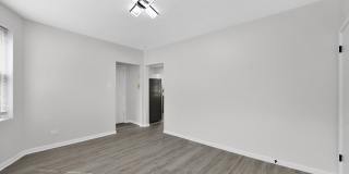 5952-58 W Superior Gallery 4
