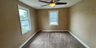 Charming 3 Bedroom Home With Fireplace and 2-Car Garage in Moline! Gallery 9
