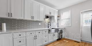 611 Grundy Street Gallery 8