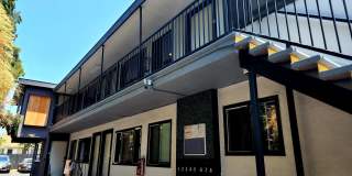 1321 W 36th Place Apartments Gallery 9