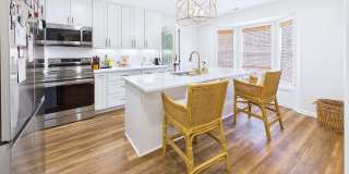 Beautiful 3 bd/ 2.5 house with Renovated Kitchen Gallery 9