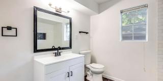 524 N Woods Gallery 16
