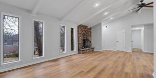 Spacious 3 Bed / 3 Bath Home in Valley View School District! Gallery 4