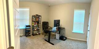 Room in 3 Bedroom Townhome at Metropolitan Dr Gallery 17