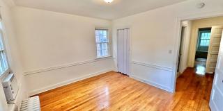 Spacious 6 bedroom 3.5 bath Tudor Townhouse w/Deck close to Georgetown University & Hospital Gallery 30