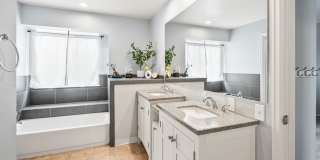 Spacious 3 Bedroom Townhouse-Style Condo Near Buckley SFB Gallery 26