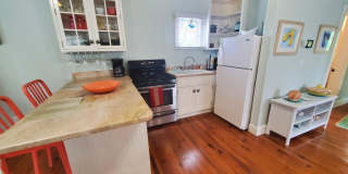 226 NE 1st Avenue unit: Key Lime Suite Gallery 13