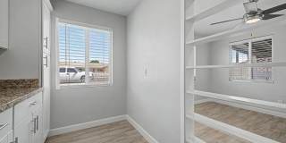 Beautifully Remodeled - Modern Duplex Gallery 12