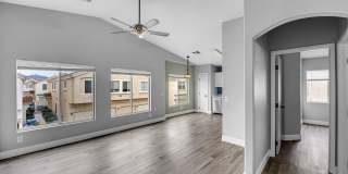 Charming 2 bedroom 2 bathroom townhome Gallery 5