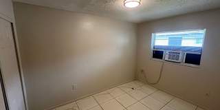 FORT MYERS ** 2 BED-1 BATH UNFURNISHED FIRST FLOOR APARTMENT AVAILABLE FOR A LONG-TERM TENANT ** PET FRIENDLY ** Gallery 9