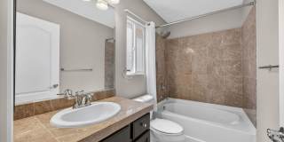 Beautifully upgraded 5-bedroom home with a pool! Gallery 32