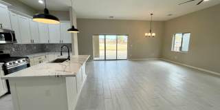 Beautiful 3 Bedroom Home on Desert Lakes Golf Course! Gallery 7