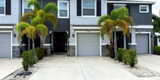 Upgraded Townhome Near Waterside with Screened Lanai & Hot Tub Gallery 1