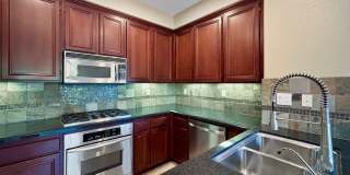 Bright 2BD/2BA Townhouse in Serra Mesa with Balcony, Fireplace & Resort-Style Amenities Gallery 9
