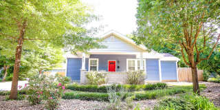 3 bed 2 bath w/ beautiful yard space blocks away from MSU Gallery 1