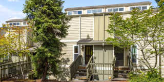 Bright 2 Bedroom Townhouse with Creek Views and Excellent Commuter Location Gallery 1