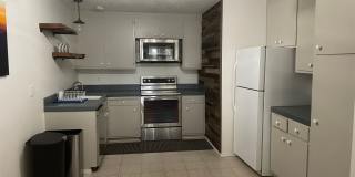 Upstairs Condo - 2 Bed, 1 Bath - Centrally Located near the Y Gallery 1