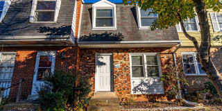Beautiful 3-Level Townhome with Hardwood Floors & Fenced Yard Gallery 1