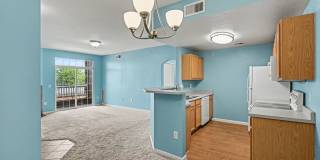 Charming Englewood Condo | 2 Bedrooms, Covered Parking & Community Pool Gallery 8