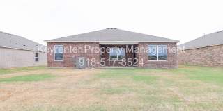 New Construction with Pond View! 4 Bed 2 Bath Broken Arrow Gallery 31