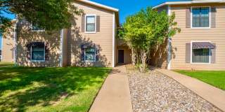 Immaculate 2 Bed, 2 Bath w/Loft Space! Gallery 1