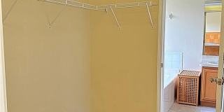 13129 THOROUGHBRED Loop Gallery 21