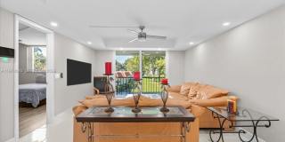 811 S Hollybrook Dr Gallery 2