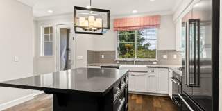 Luxury 3-Bed Townhouse in Hayward Just Built in 2019! Gallery 9