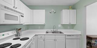 Charming 2-bedroom, 2.5-bathroom Townhouse Located in the Heart of Raleigh, NC Gallery 8