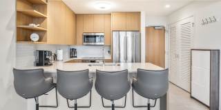 Sky Ala Moana #1701: Spacious Condo w/ Ocean Views Gallery 8