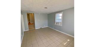 2 Bedroom House Near Aksarben Gallery 5