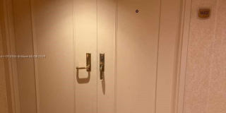 5025 Collins Ave Gallery 27