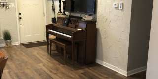 17122 Roy Street Gallery 3