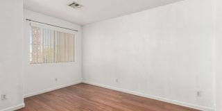 Charming 3 bed, 2.5 bath in El Mirage! W/POOL!! Gallery 28