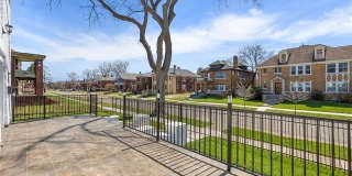 2080 Gladstone, Unit 1 Street Gallery 34